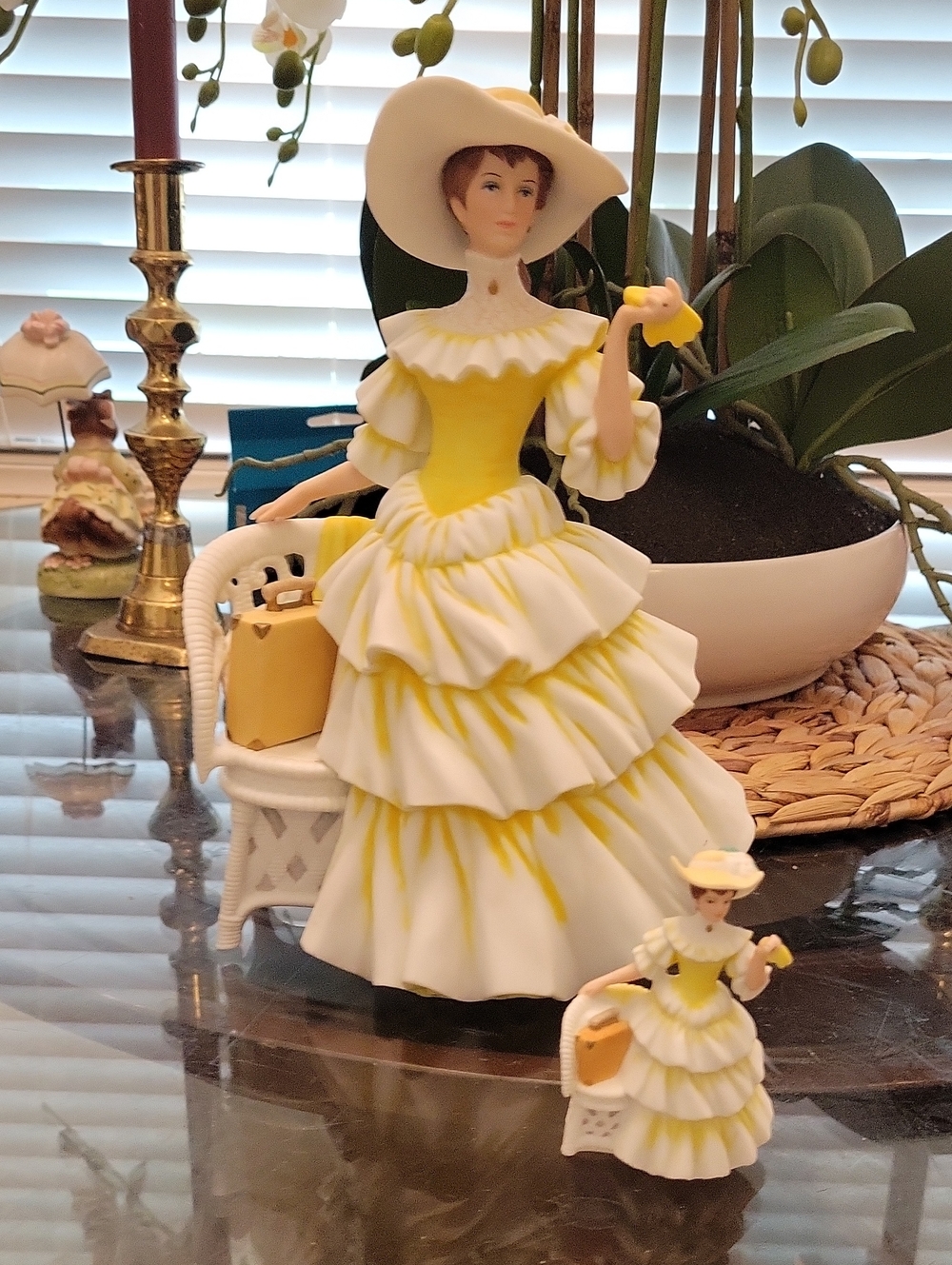 Avon Mrs Albee 1990 Porcelain Lady Figurine